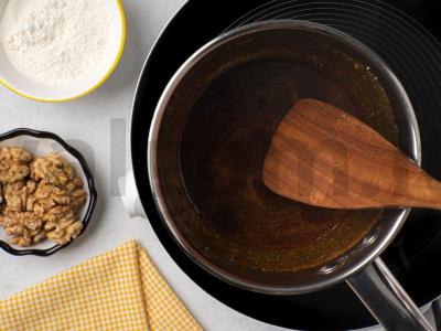 Tortas su riešutais ir karamele Žingsnis 5