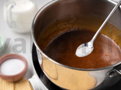 Tortas su riešutais ir karamele Žingsnis 6