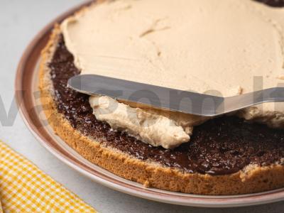 Tortas su riešutais ir karamele Žingsnis 11