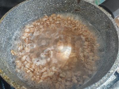 Avižinė košė su sūriu ir riešutais Žingsnis 1