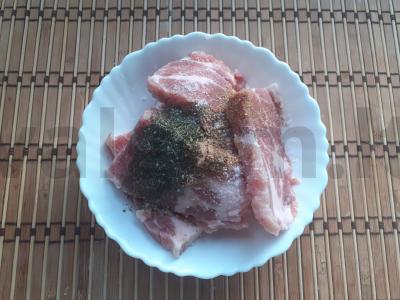 Kiaulienos nugarinė su sviestu ir daržovėmis Žingsnis 1