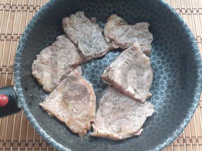 Kiaulienos nugarinė su sviestu ir daržovėmis Žingsnis 3