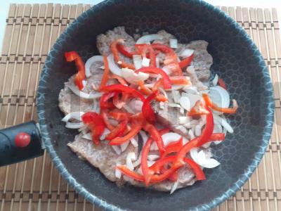 Kiaulienos nugarinė su sviestu ir daržovėmis Žingsnis 4