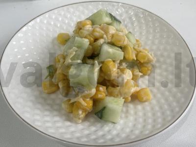 Salotas su sūriu ir žolelėmis „Žaliasis stebuklas“ pagrindine nuotrauka