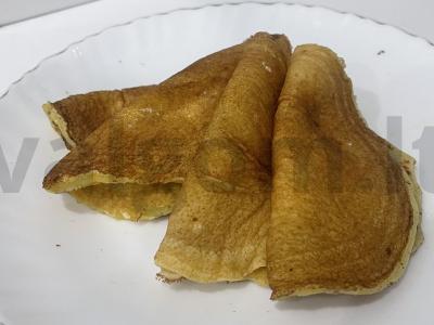 Blynai su cukatais ir grietine pagrindine nuotrauka