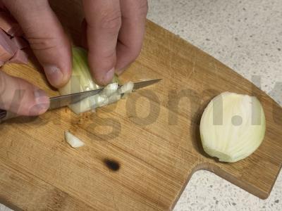 Kiaušinienė su apkepu pusryčiams Žingsnis 3