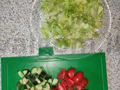 Graikiškas salotas su fetos sūriu Žingsnis 1