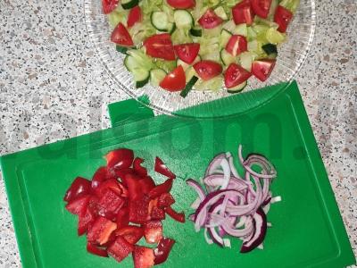 Graikiškas salotas su fetos sūriu Žingsnis 2