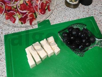 Graikiškas salotas su fetos sūriu Žingsnis 3