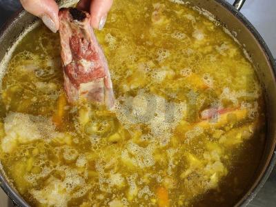 Sriuba su jautiena ir rūkytomis šonkaulėmis Žingsnis 13