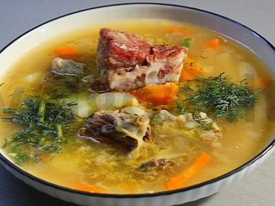 Sriuba su jautiena ir rūkytomis šonkaulėmis pagrindine nuotrauka