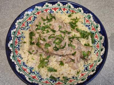 Kiaulienos šlaunelė gruziniškai su kuskusu pagrindine nuotrauka