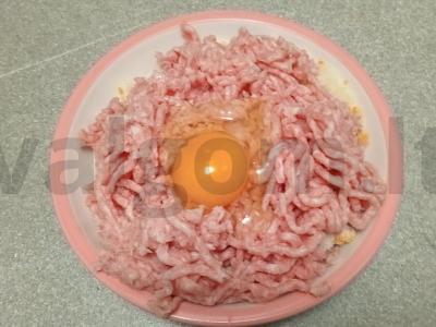 Kiaulienos kotletai su mocarela ir brokolių garnyru Žingsnis 5