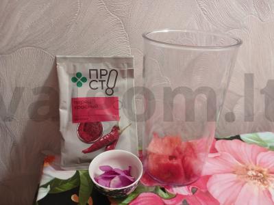 Vaisių kokteilis su arbūzu, arbatos rože ir raudonąja paprika Žingsnis 1