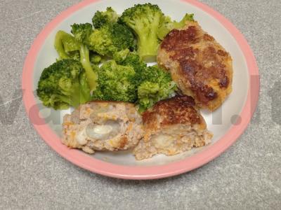 Kiaulienos kotletai su mocarela ir brokolių garnyru pagrindine nuotrauka