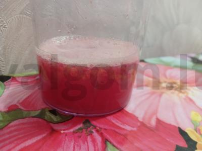 Vaisių kokteilis su arbūzu, arbatos rože ir raudonąja paprika Žingsnis 3