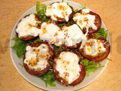 Salotas su pomidorais ir stracciatella sūriu pagrindine nuotrauka