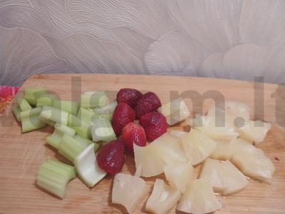 Smuzi su salierais, braškėmis ir goji uogomis Žingsnis 2