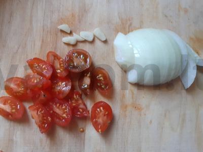 Kiaulienos steikai su vyšniniais pomidorais ir svogūnais Žingsnis 2