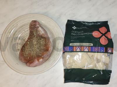 Nesriubinė makaronų sriuba su kiauliena ir daržovėmis Žingsnis 1