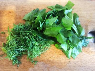 Daržovių salotas su džiovintais duonos gabalėliais ir rūgštynėmis Žingsnis 2