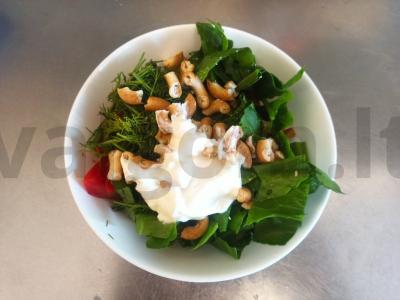 Daržovių salotas su džiovintais duonos gabalėliais ir rūgštynėmis Žingsnis 4