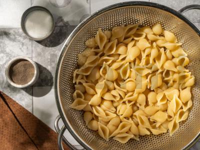 Labai sūrio makaronai su špinatais Žingsnis 1