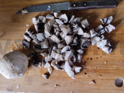 Bagetas, keptas orkaitėje su faršu ir grybais Žingsnis 3