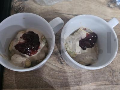 Skanus desertas su vyšnių varške ir uogiene Žingsnis 6