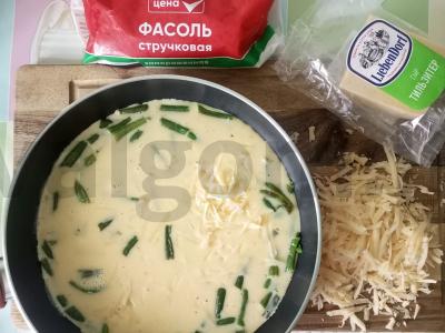 Omletas su tilžiter sūriu ir žaliąja pupelių ankštimi Žingsnis 3