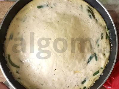 Omletas su tilžiter sūriu ir žaliąja pupelių ankštimi pagrindine nuotrauka