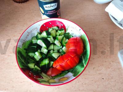 Salotos su tunu ir brie sūriu Žingsnis 2