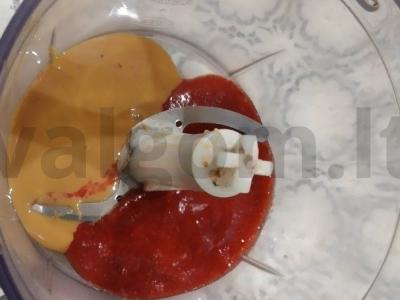 Prabangus pieno kokteilis su virta saldžiaja grietinėle ir braškėmis Žingsnis 1