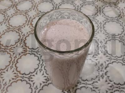 Prabangus pieno kokteilis su virta saldžiaja grietinėle ir braškėmis Žingsnis 3