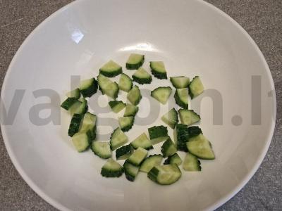 Salotos su daržovėmis, alyvuogėmis ir suluguni sūriu Žingsnis 1