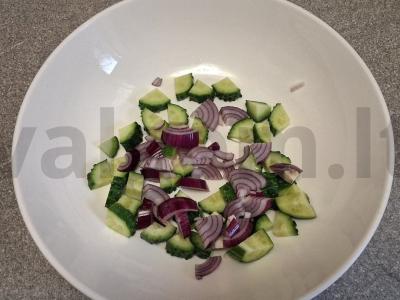 Salotos su daržovėmis, alyvuogėmis ir suluguni sūriu Žingsnis 2