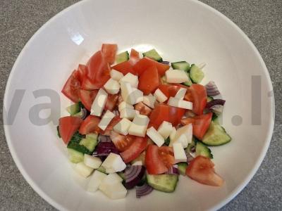 Salotos su daržovėmis, alyvuogėmis ir suluguni sūriu Žingsnis 4