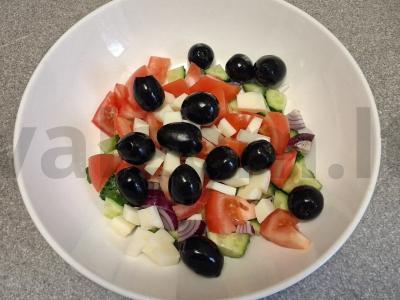 Salotos su daržovėmis, alyvuogėmis ir suluguni sūriu Žingsnis 5
