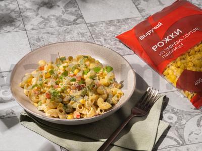 Grietininė salota su makaronais ir kukurūzais pagrindine nuotrauka