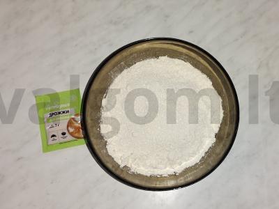 Kibinai su mieliniu tešla, špinatais, kiaušiniais ir ryžiais Žingsnis 1