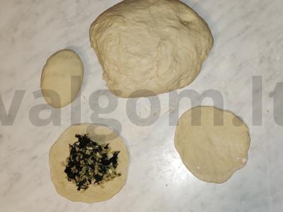 Kibinai su mieliniu tešla, špinatais, kiaušiniais ir ryžiais Žingsnis 8