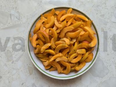 Šarlotė su abrikosais Žingsnis 1