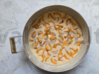 Šarlotė su abrikosais Žingsnis 8