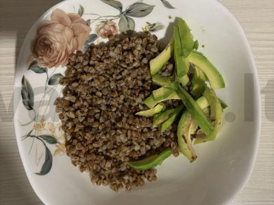 Grikių, avokado, pupelių ir kiaušinių dubuo Žingsnis 8