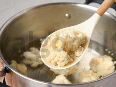 Cukinijų ir žiedinių kopūstų apkepas Žingsnis 1