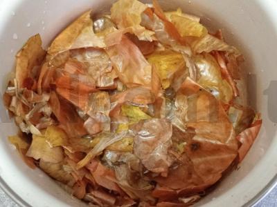 Virti kiaulienos skruostai svogūnų lukštuose Žingsnis 1