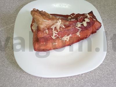 Virti kiaulienos skruostai svogūnų lukštuose Žingsnis 6