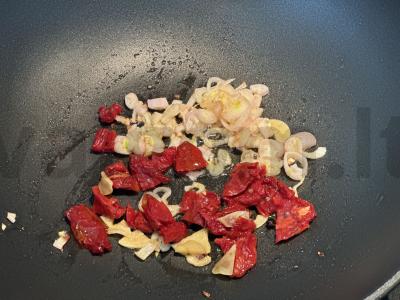 Makaronai su džiovintais pomidorais Žingsnis 2