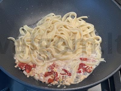 Makaronai su džiovintais pomidorais Žingsnis 3