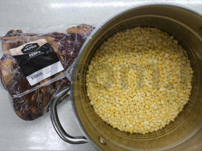 Žirnių sriuba su rūkytomis kiaulienos šonkauliais Žingsnis 1